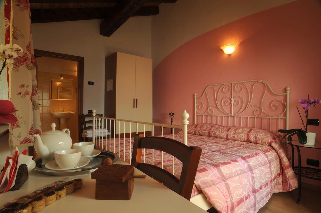 Maison Lombard Hotel Verrayes Phòng bức ảnh