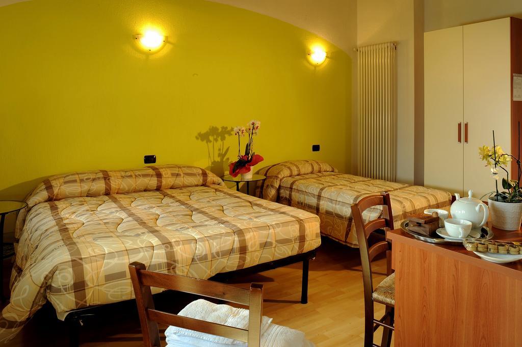 Maison Lombard Hotel Verrayes Phòng bức ảnh