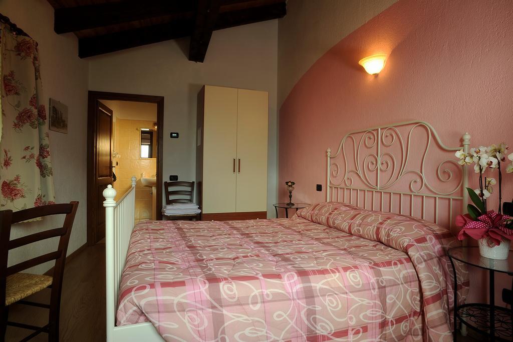 Maison Lombard Hotel Verrayes Phòng bức ảnh