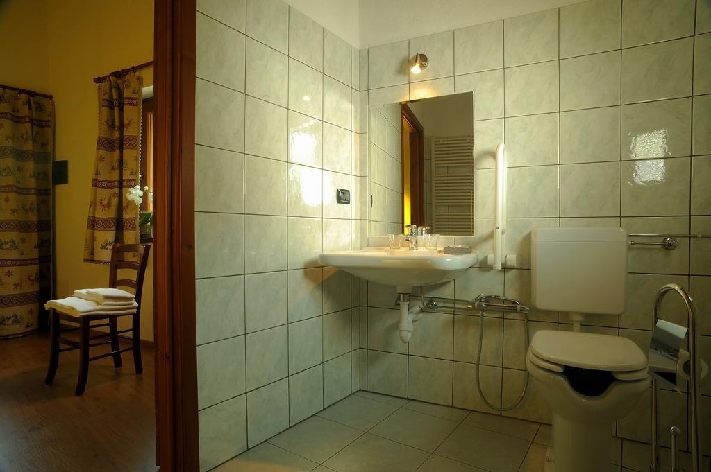Maison Lombard Hotel Verrayes Phòng bức ảnh