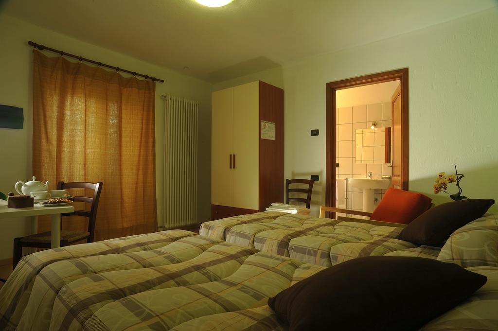 Maison Lombard Hotel Verrayes Phòng bức ảnh
